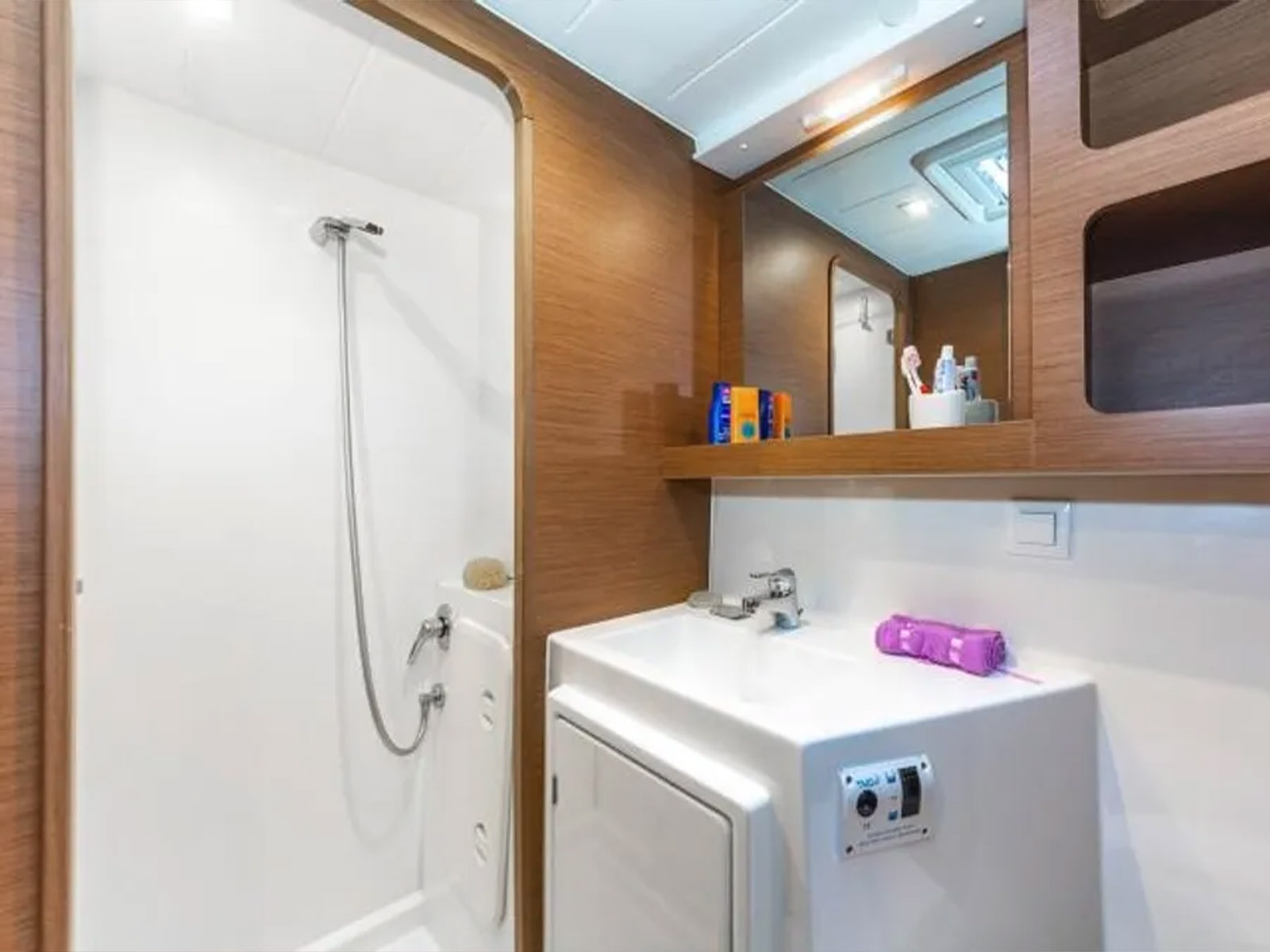 lagoon-42-fantasea-wc-3